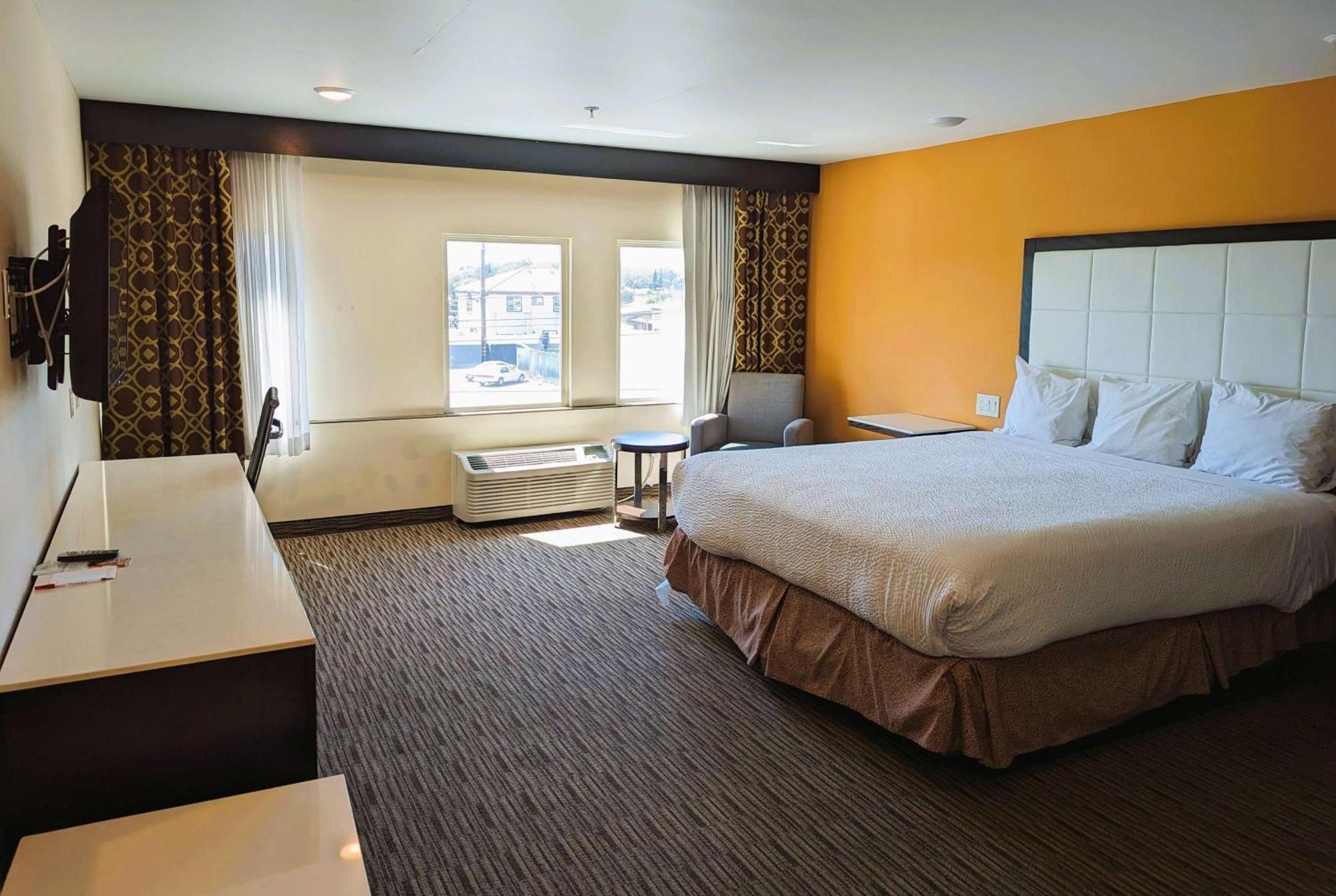 Ramada By Wyndham Culver City Hotel