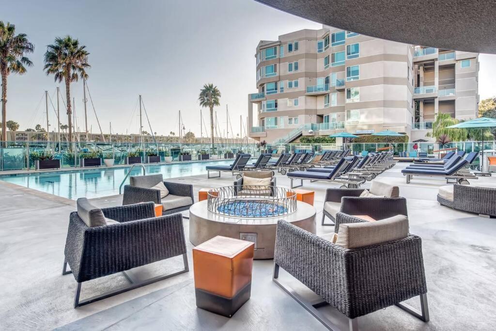 Apartamento Skyline Oasis: Luxe 3-floor Waterfront Penthouse Los Angeles
