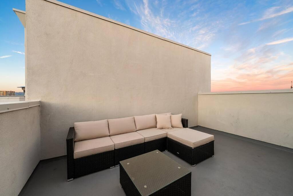 Skyline Oasis: Luxe 3-floor Waterfront Penthouse Apartamento *