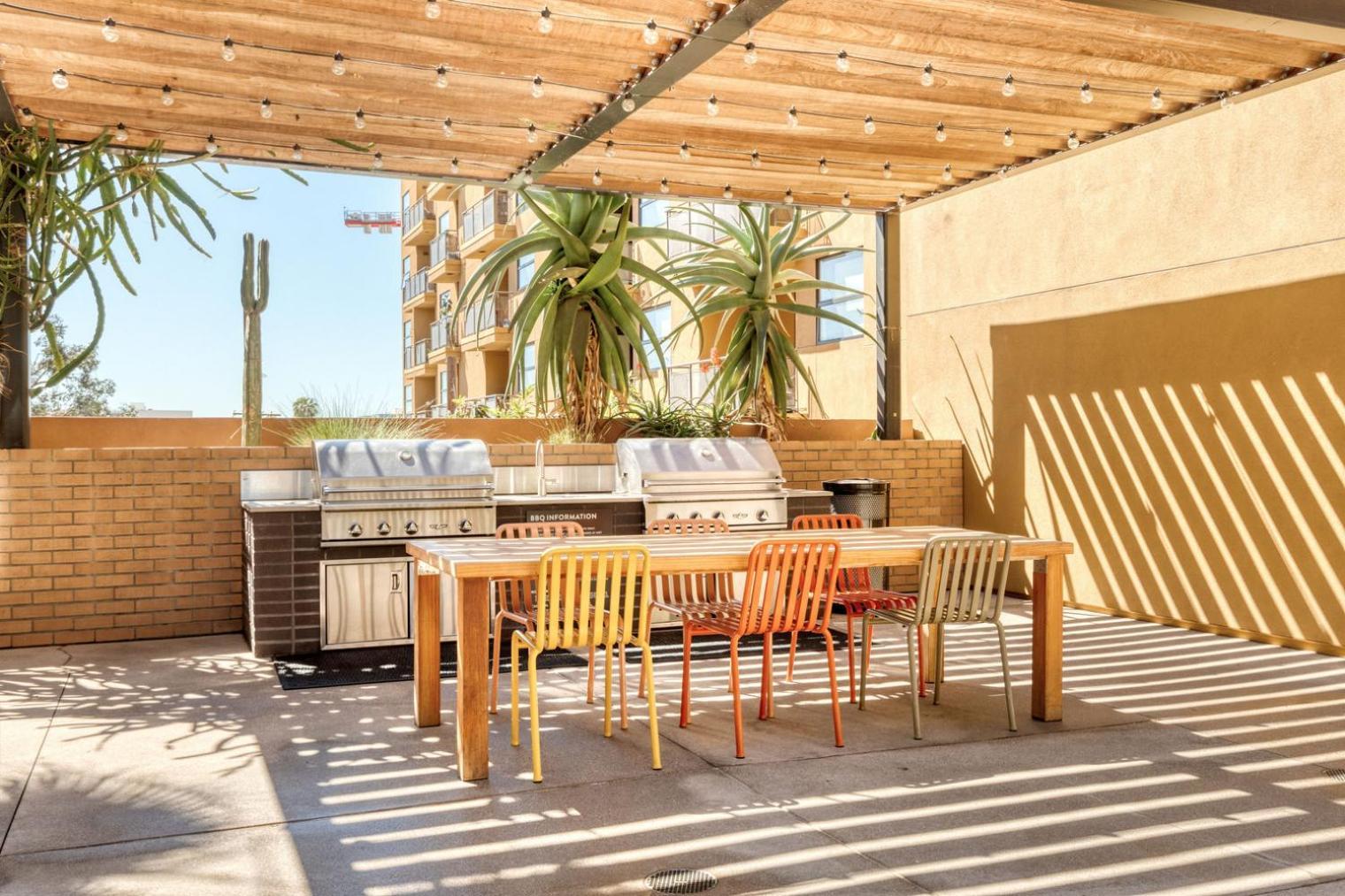 Hollywood W Gym Pool Bbq Nr Metro Lax-848