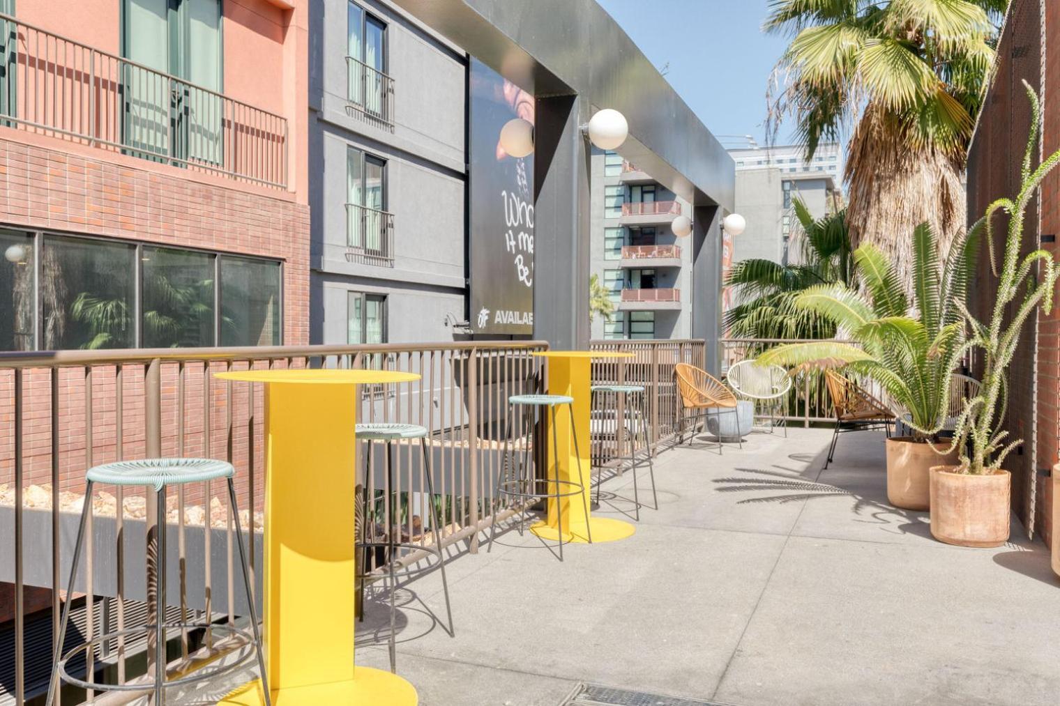 Hollywood W Gym Pool Bbq Nr Metro Lax-848 * Los Angeles