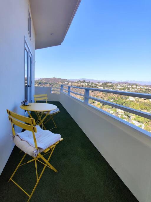 Guest house Epic Views! Hollywood Hills Skyvilla: Crow's Nest Los Angeles