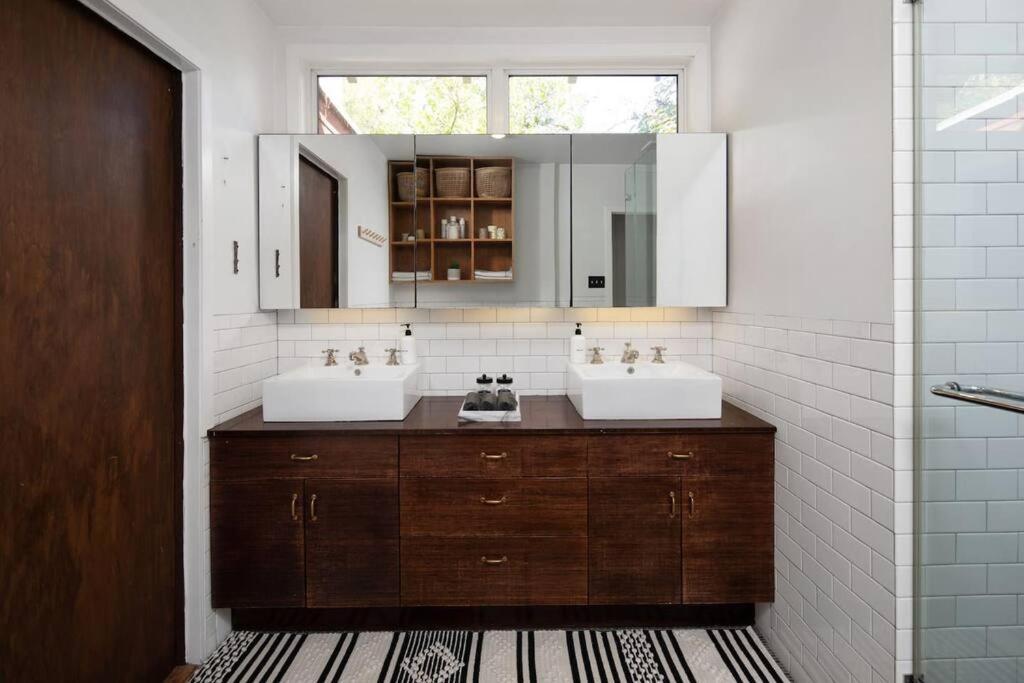 Hollywood Hills W Views In Laurel Canyon Los Angeles