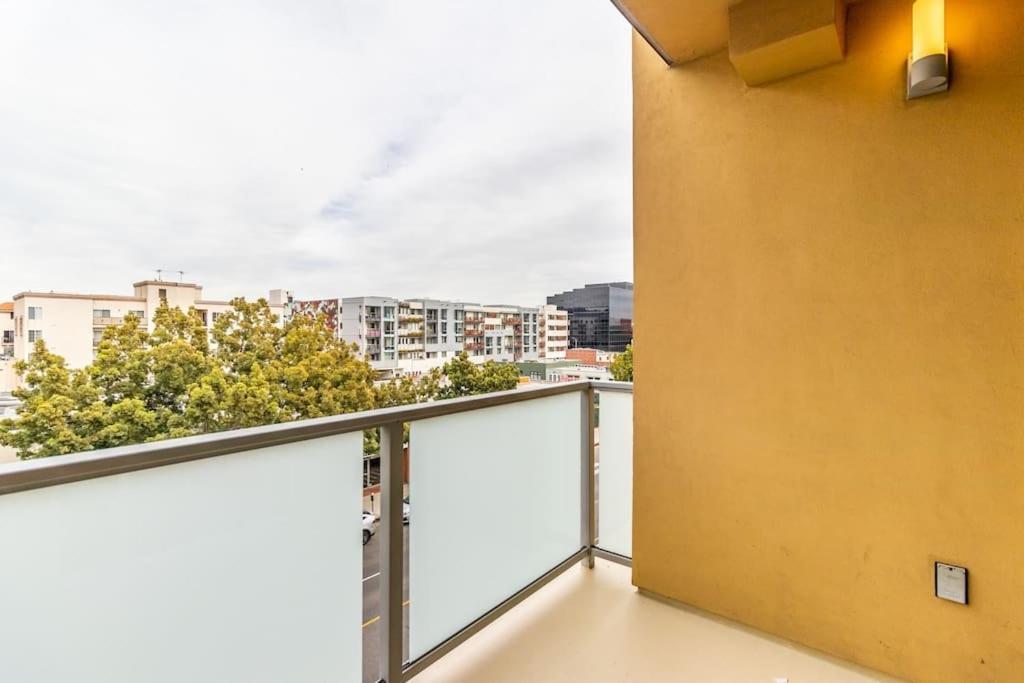 Trendy 2br Steps To Promenade & Sm Pier! Apartment