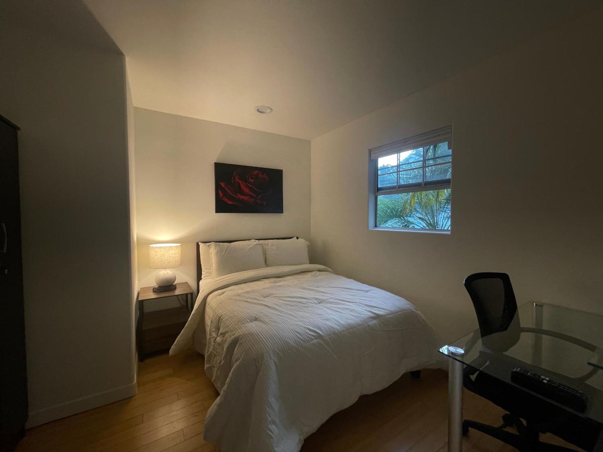 Homestay Charming Bright Traditional In Sherman Oaks