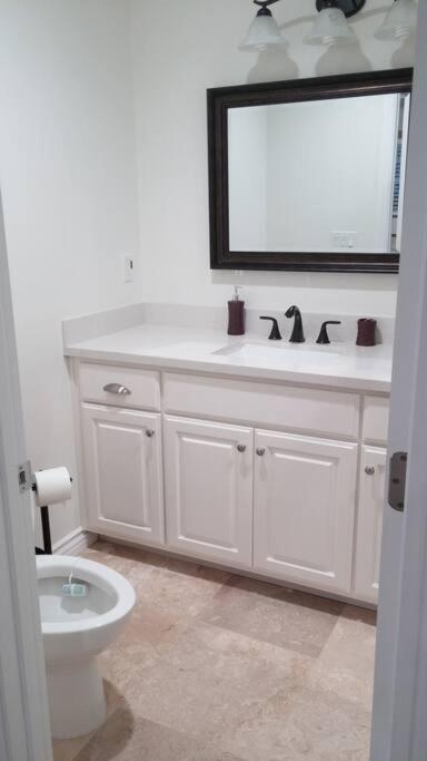 Family Getaway 3 Bedroom 2 Bath In Lomita, Ca.