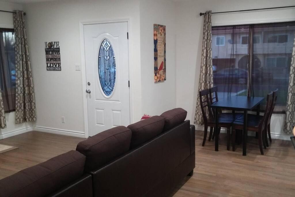Family Getaway 3 Bedroom 2 Bath In Lomita, Ca. Holiday home *