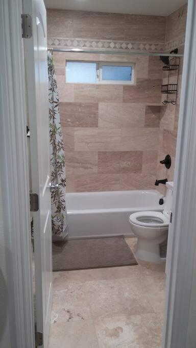 Holiday home Family Getaway 3 Bedroom 2 Bath In Lomita, Ca.