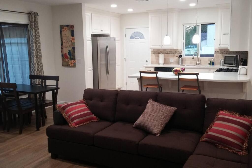 Family Getaway 3 Bedroom 2 Bath In Lomita, Ca. Holiday home Los Angeles
