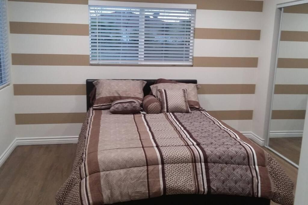 Family Getaway 3 Bedroom 2 Bath In Lomita, Ca. *