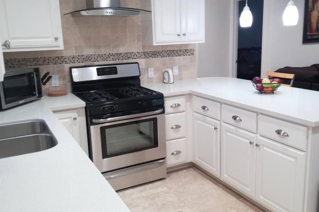 Family Getaway 3 Bedroom 2 Bath In Lomita, Ca. * Los Angeles
