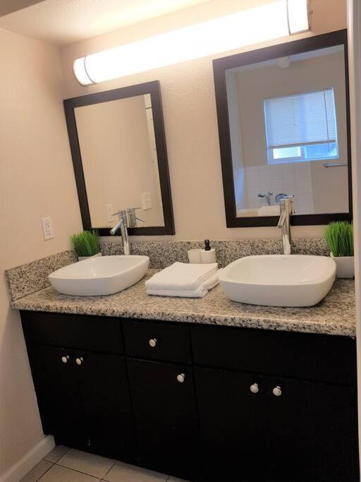 4 Bedrooms & 2.5 Bathrooms In La Los Angeles