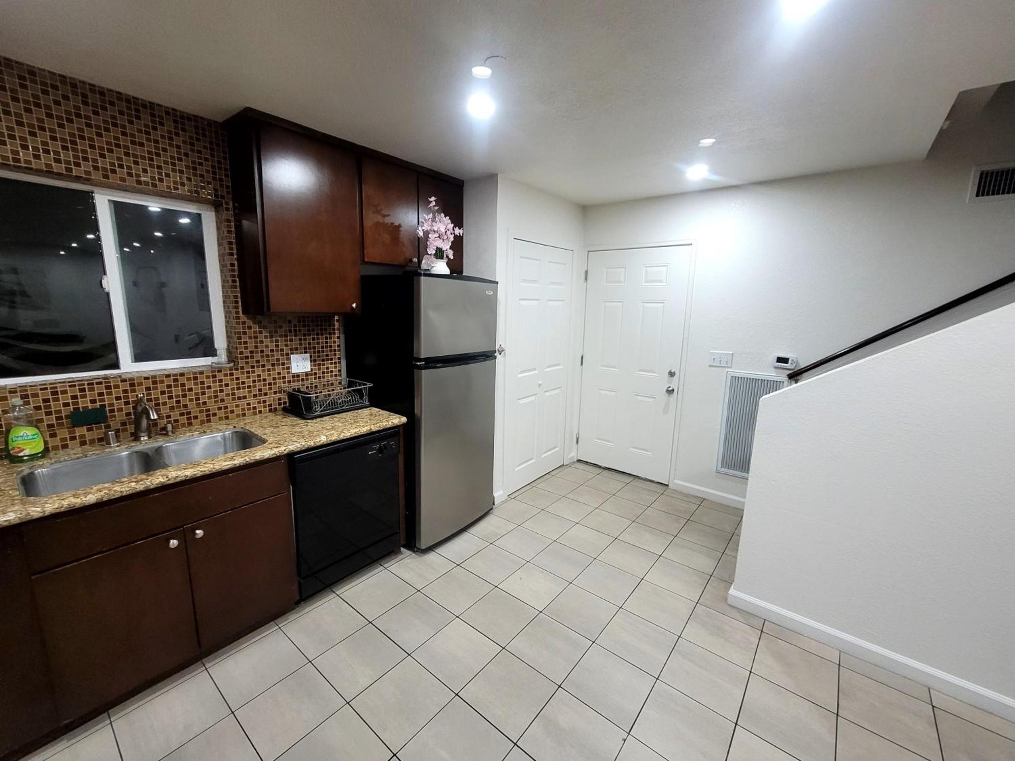 4 Bedrooms & 2.5 Bathrooms In La * Los Angeles