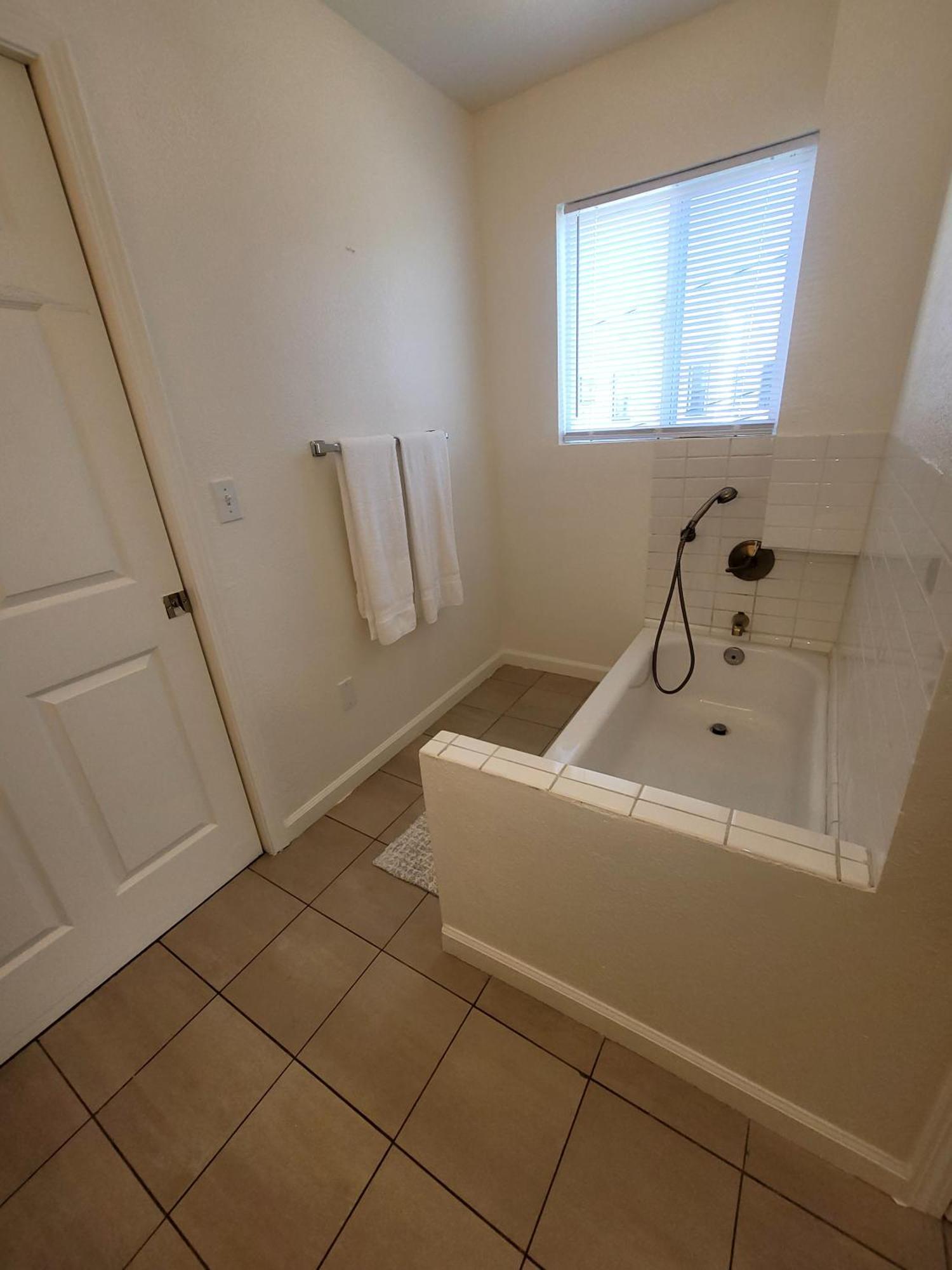 4 Bedrooms & 2.5 Bathrooms In La Holiday home