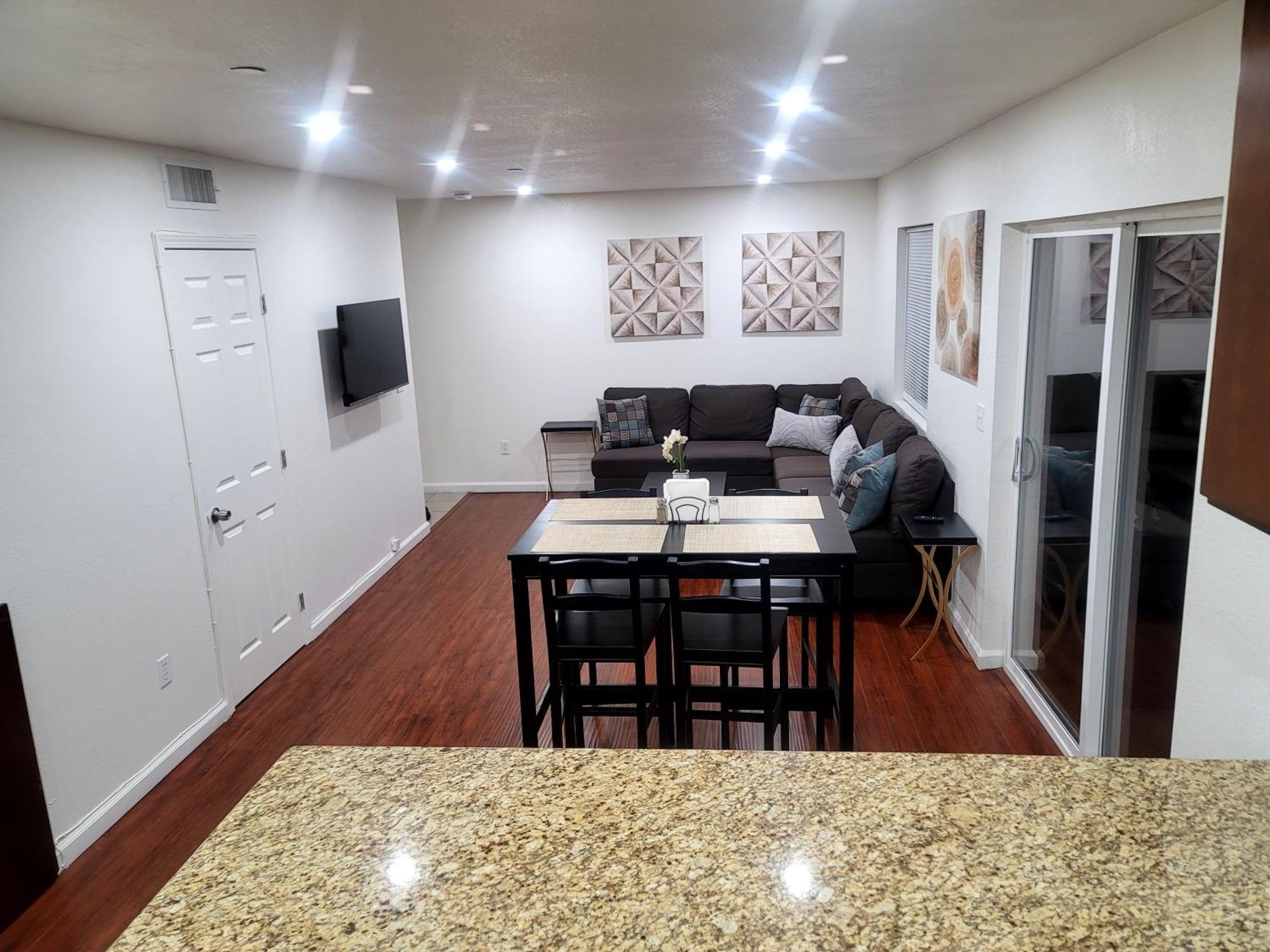 4 Bedrooms & 2.5 Bathrooms In La * Los Angeles
