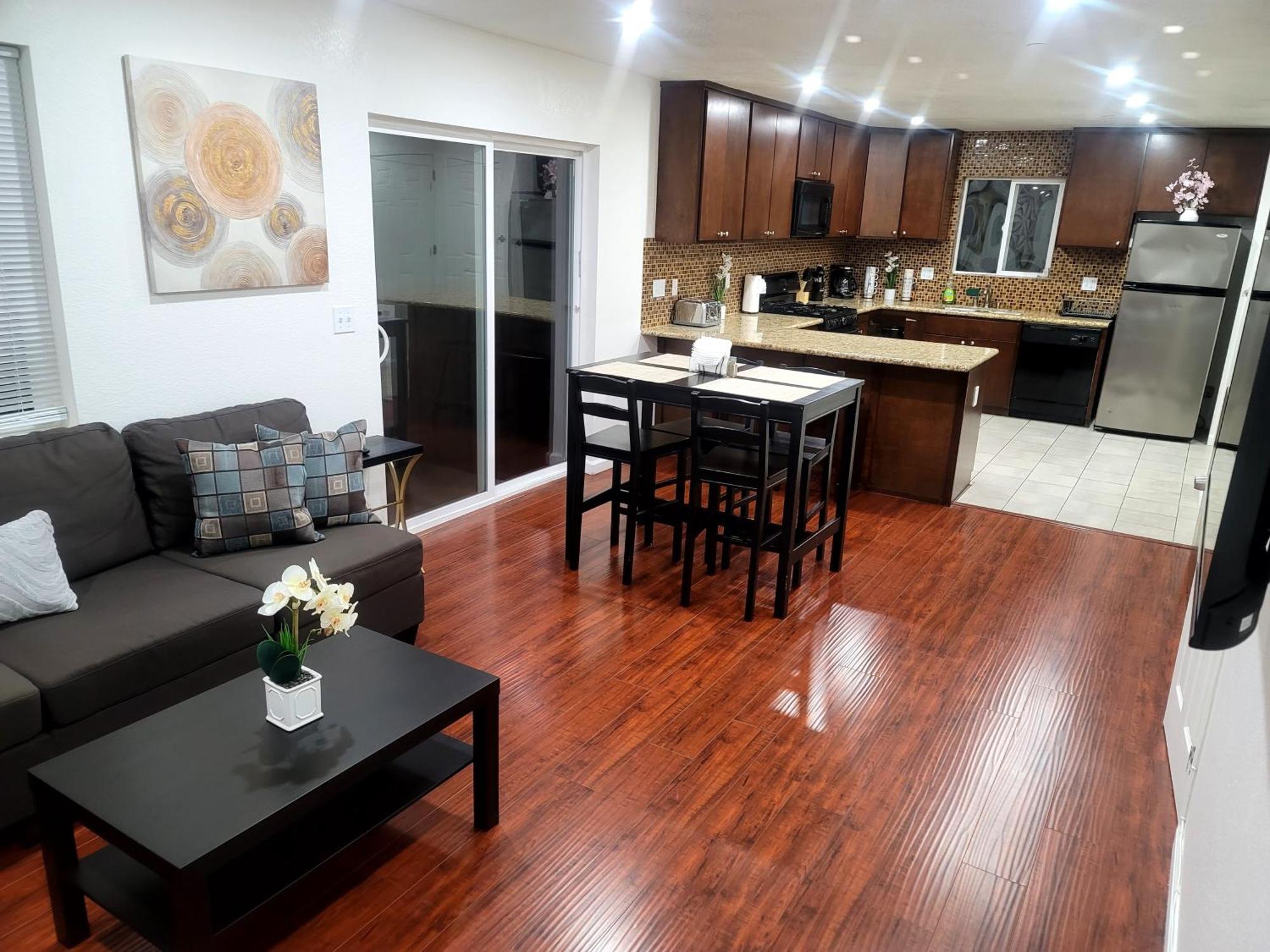 4 Bedrooms & 2.5 Bathrooms In La Los Angeles