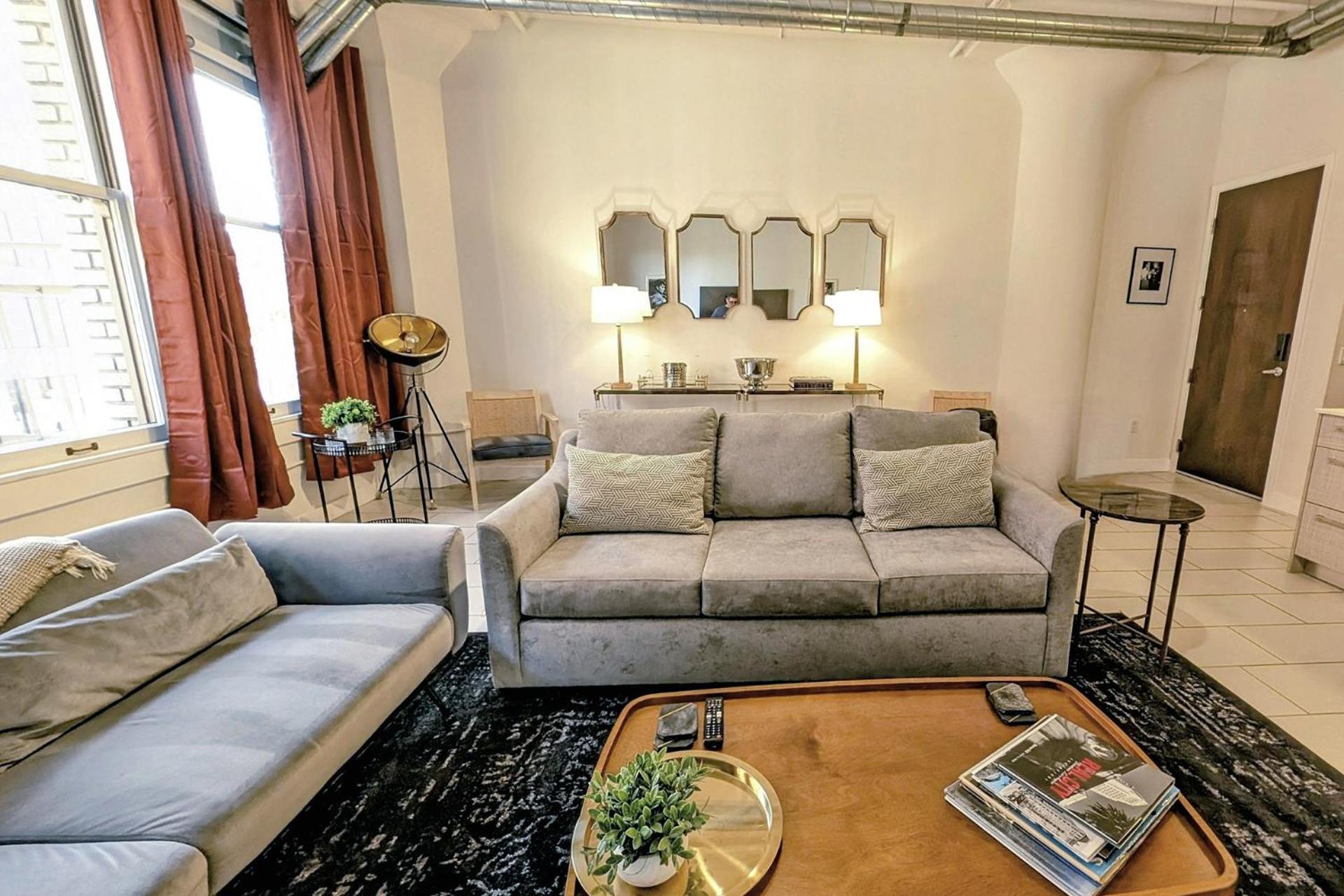 Apartment Classic Angeles Elegance In Downtown, Sleeps 4, Free Parking And 360 Degree View Roof Pool! Los Angeles