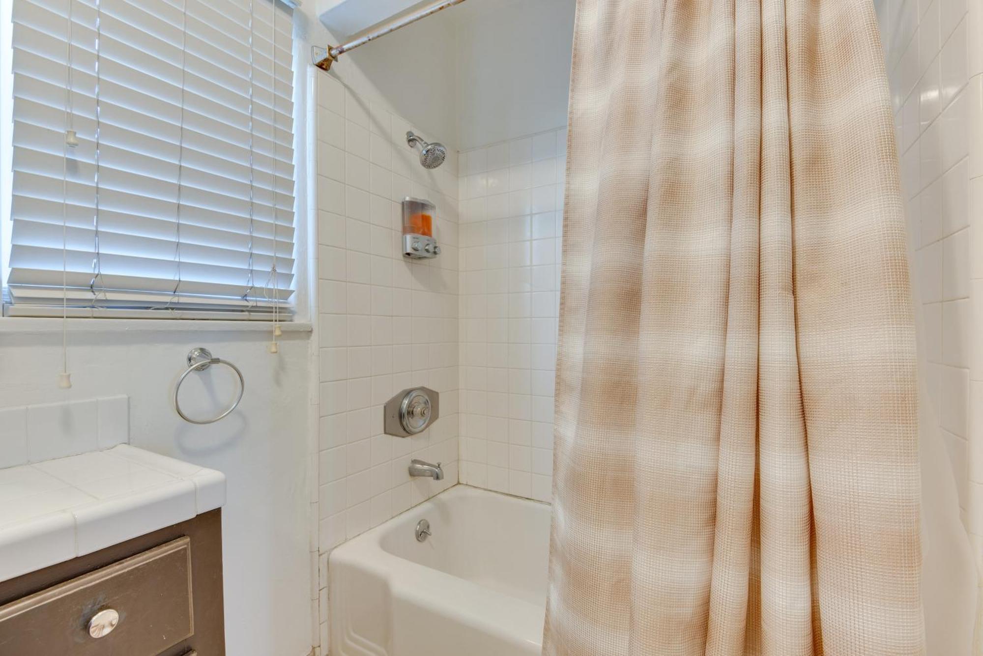 North Hollywood Getaway 14 Mi To Downtown! Holiday home Los Angeles