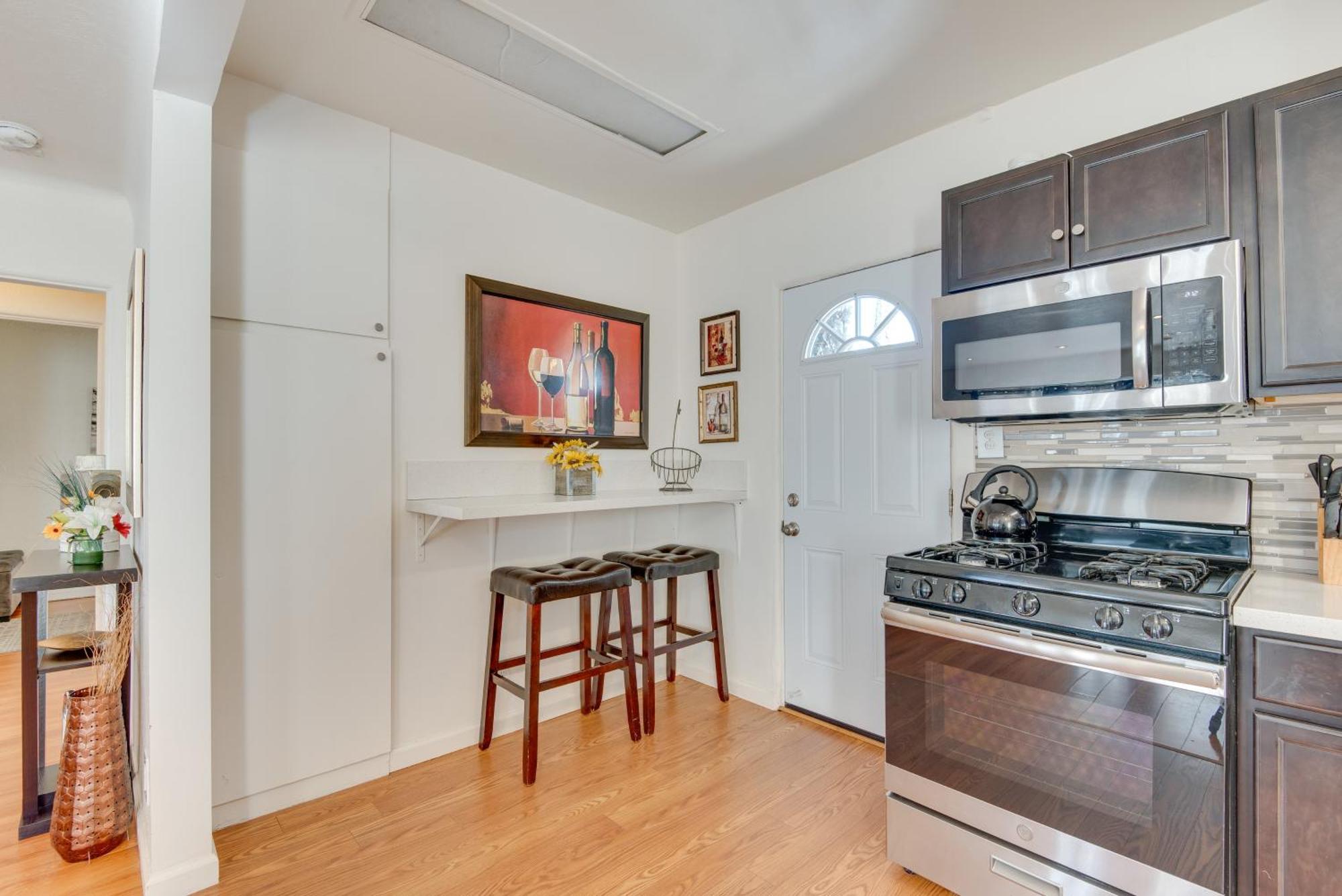 Holiday home North Hollywood Getaway 14 Mi To Downtown! *
