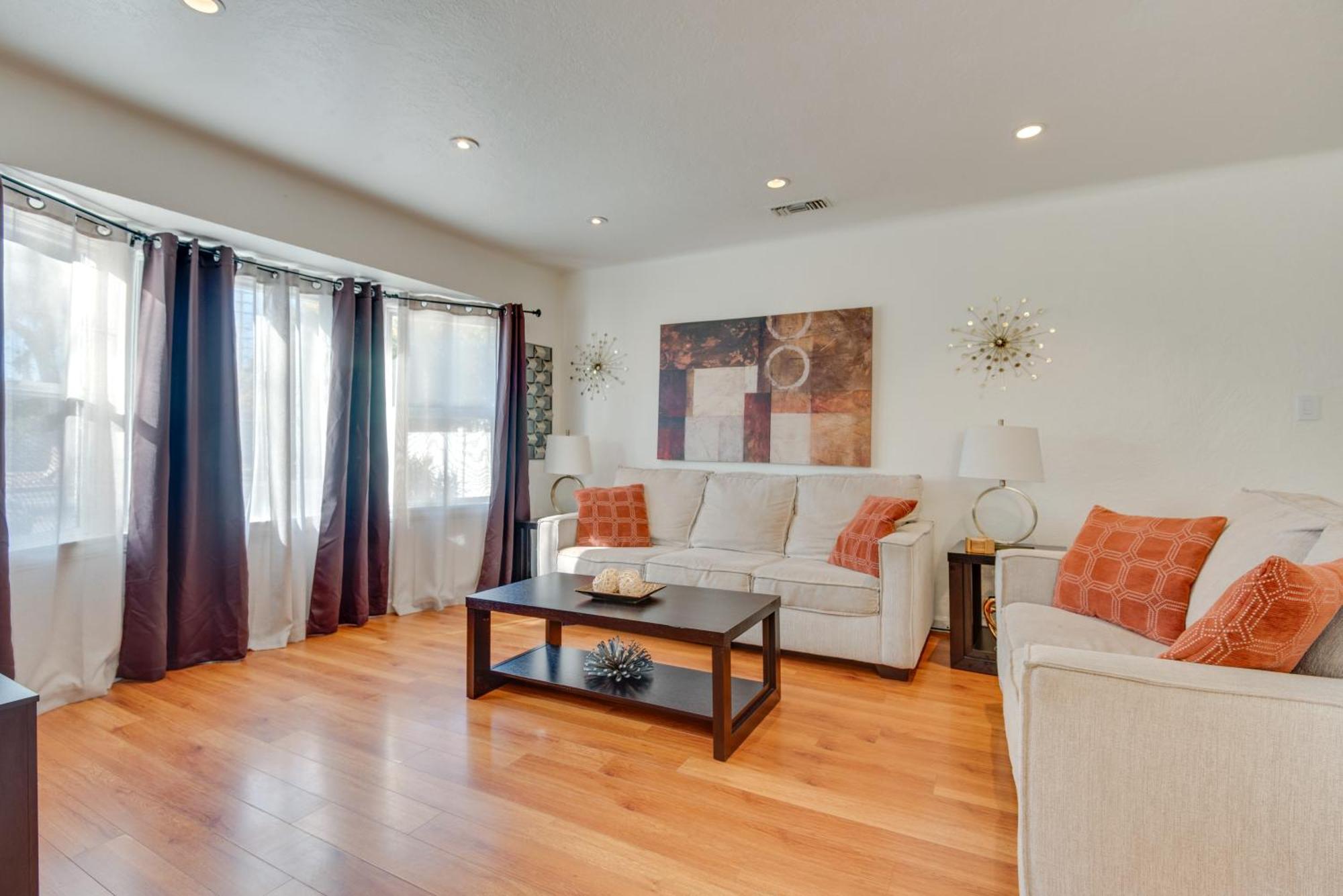North Hollywood Getaway 14 Mi To Downtown! Holiday home Los Angeles