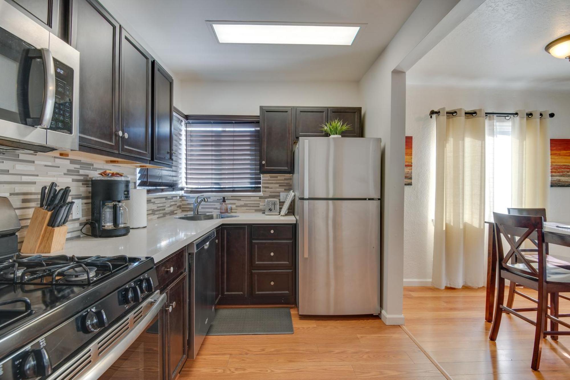 Holiday home North Hollywood Getaway 14 Mi To Downtown!
