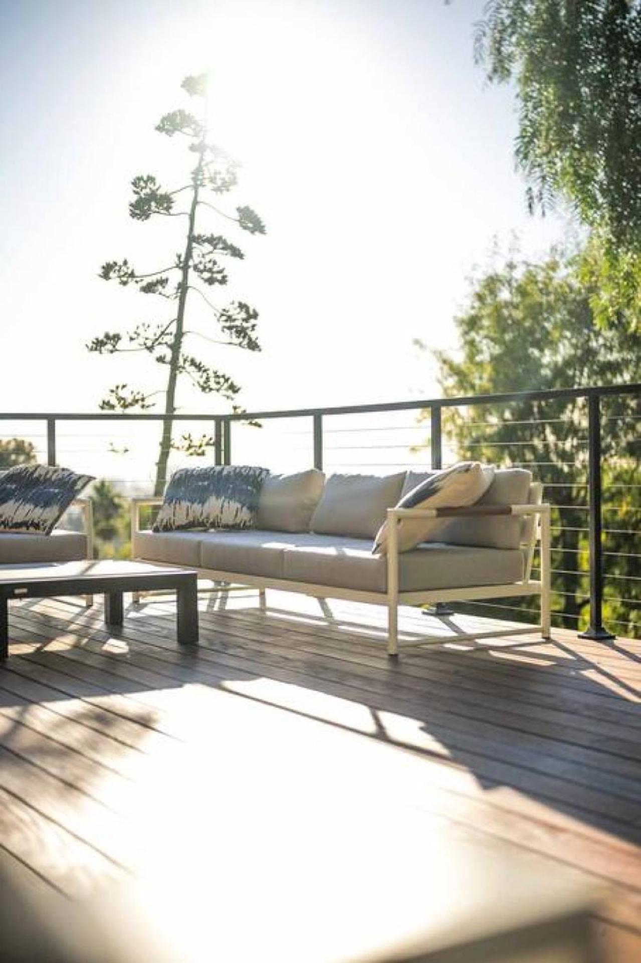 Skyline Serenity Lux Hilltop Retreat And Sauna Holiday home