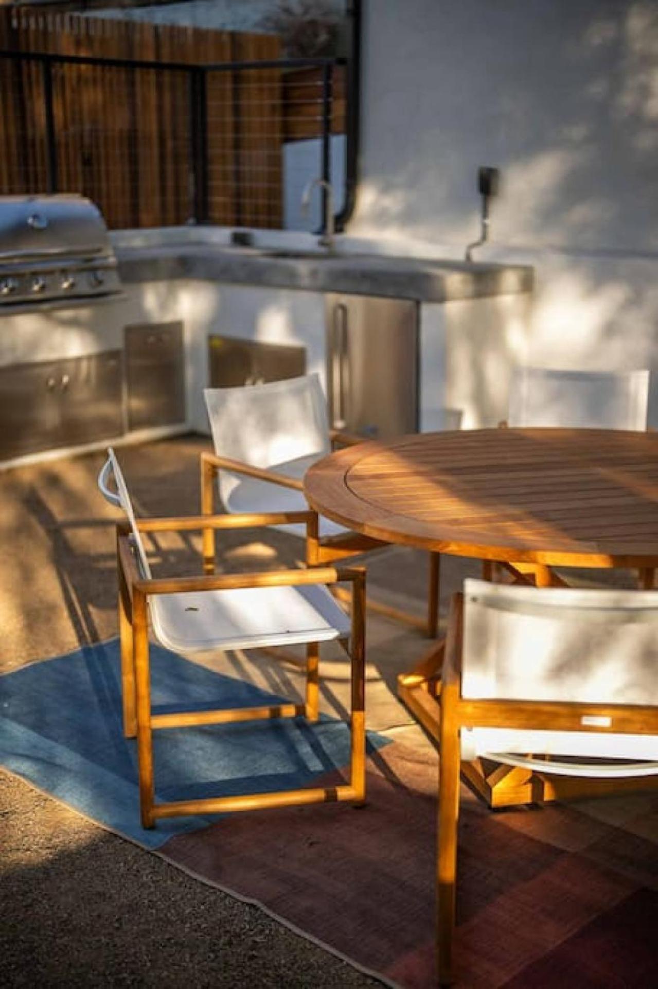 Skyline Serenity Lux Hilltop Retreat And Sauna Holiday home