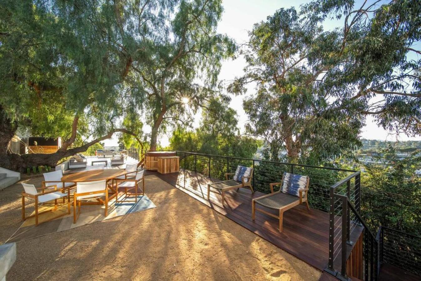 Skyline Serenity Lux Hilltop Retreat And Sauna Holiday home *