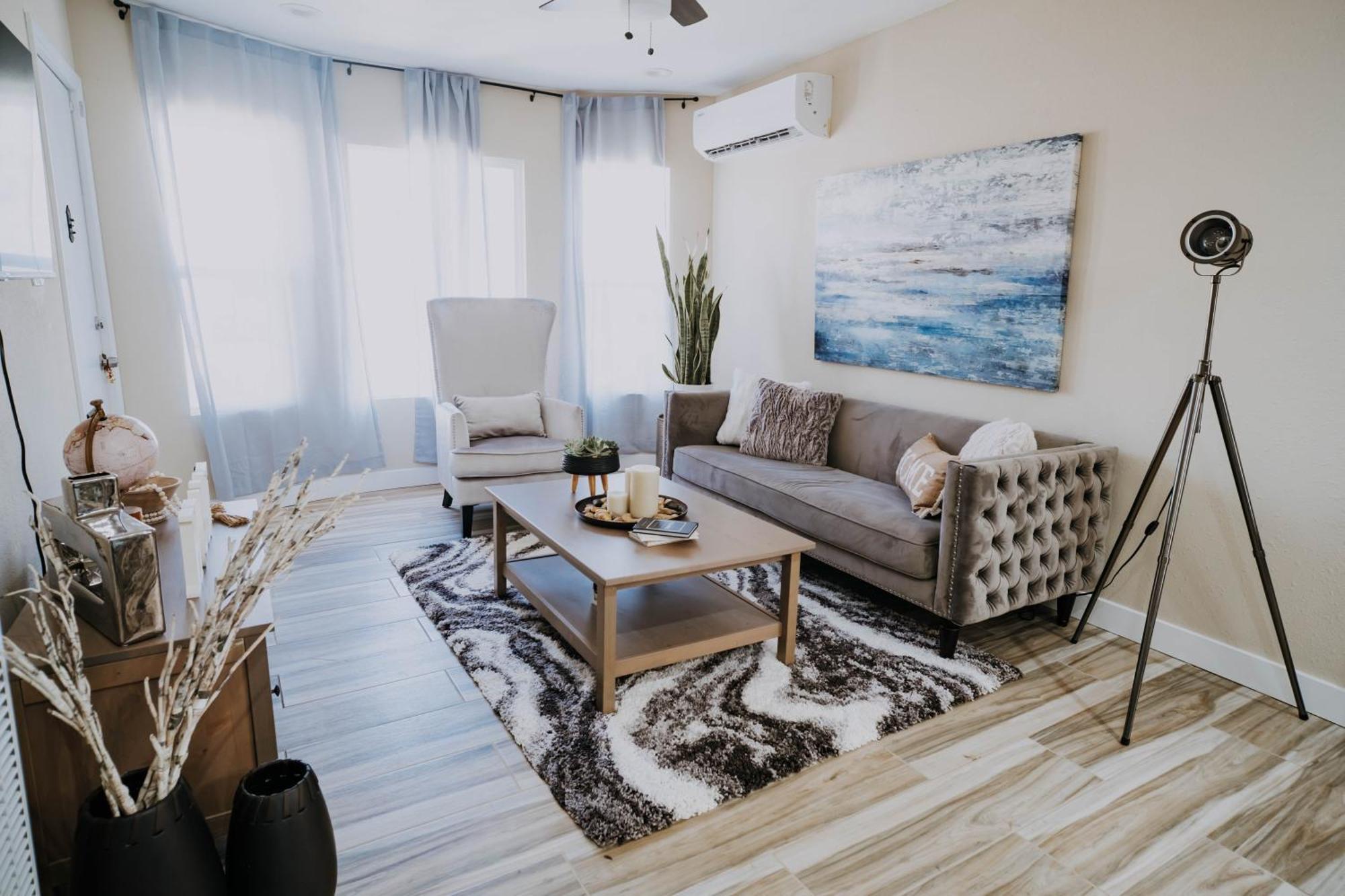 Cozy 2br Bungalow Nestled In The Heart Of La Holiday home
