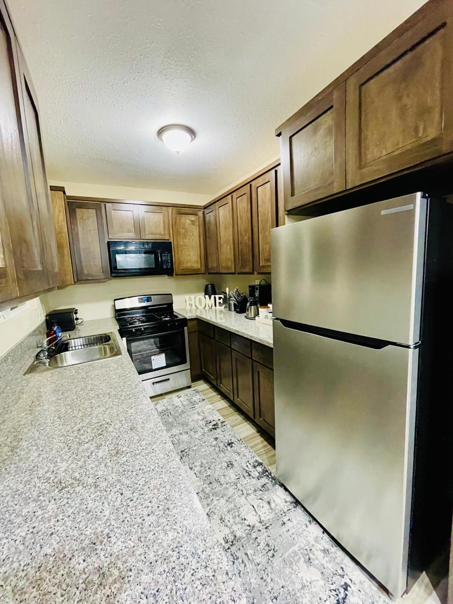 Cozy 2br Bungalow Nestled In The Heart Of La *