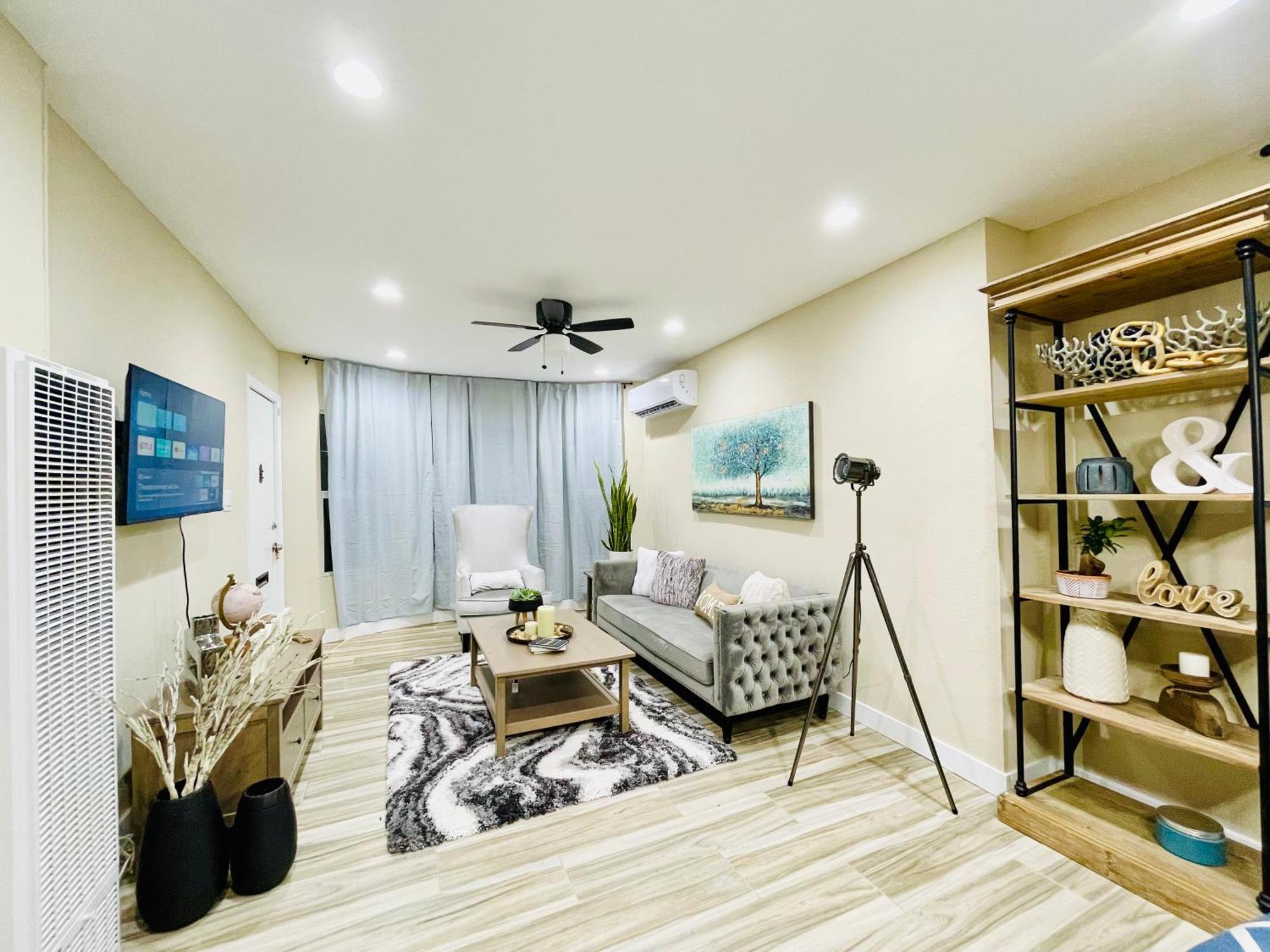 Cozy 2br Bungalow Nestled In The Heart Of La Holiday home