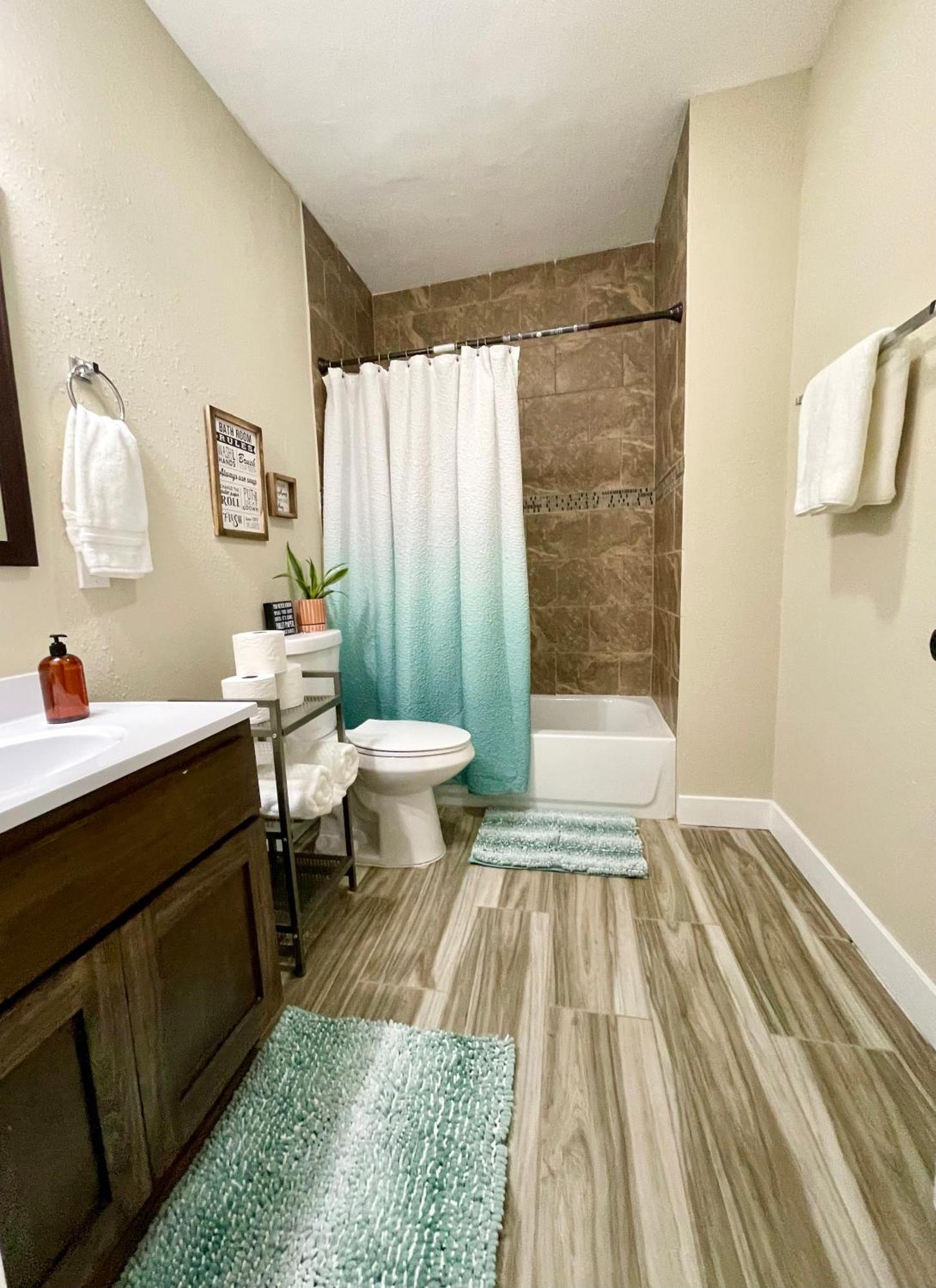 Cozy 2br Bungalow Nestled In The Heart Of La