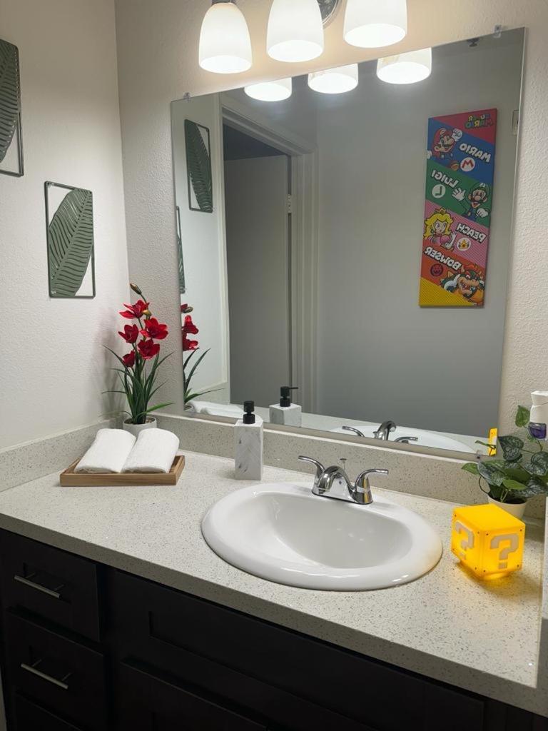 Mario, Harry Potter, & Not Themed Loft Universal 10min Loft Apartment Los Angeles