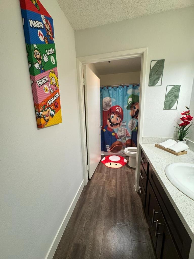 Mario, Harry Potter, & Not Themed Loft Universal 10min Loft Apartment *