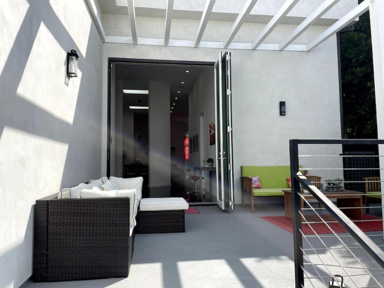 Breathtaking 3 Bd In Melrose Near Hollywood Holiday home