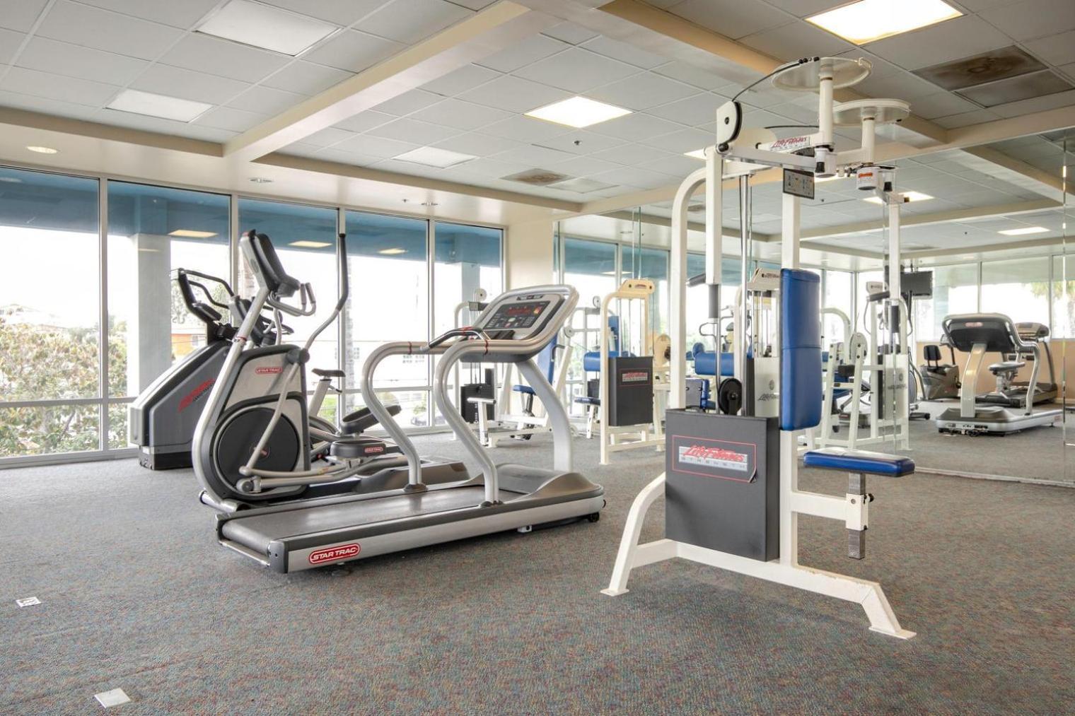 Westside 1br W Pool Gym Bball Tennis Courts Lax-85 Apartment *