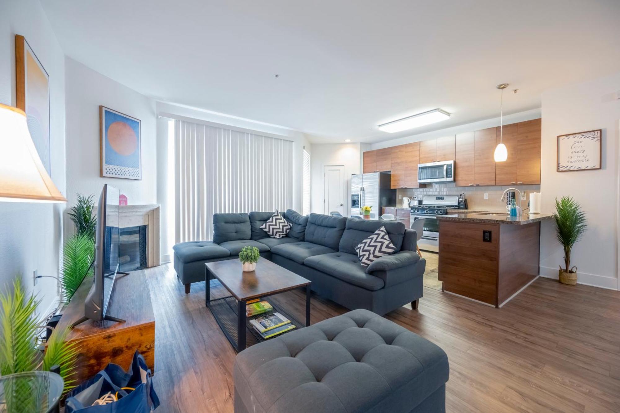 Capsule hotel Cozy Management In Mdr Los Angeles