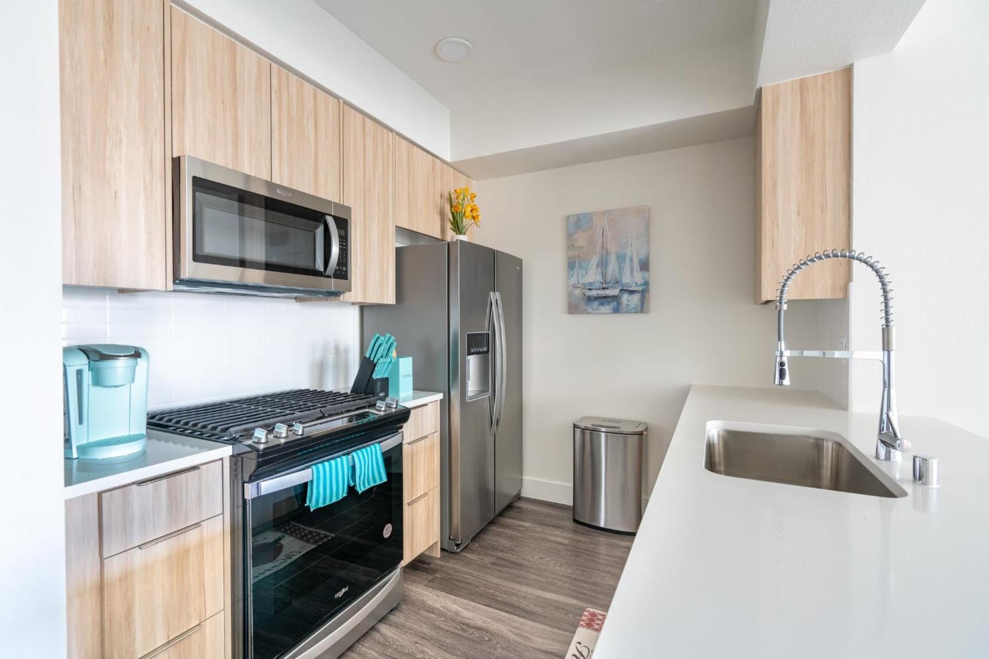 Hollywood Panoramic Views, Pool, Gym & Free Parking! Apartment Los Angeles