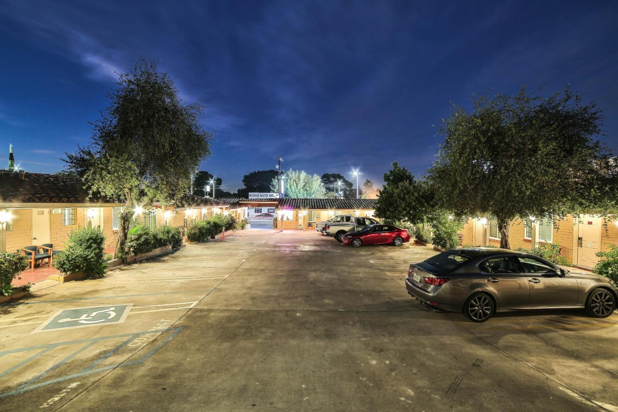 El Patio - Near Universal Hollywood Motel 2*