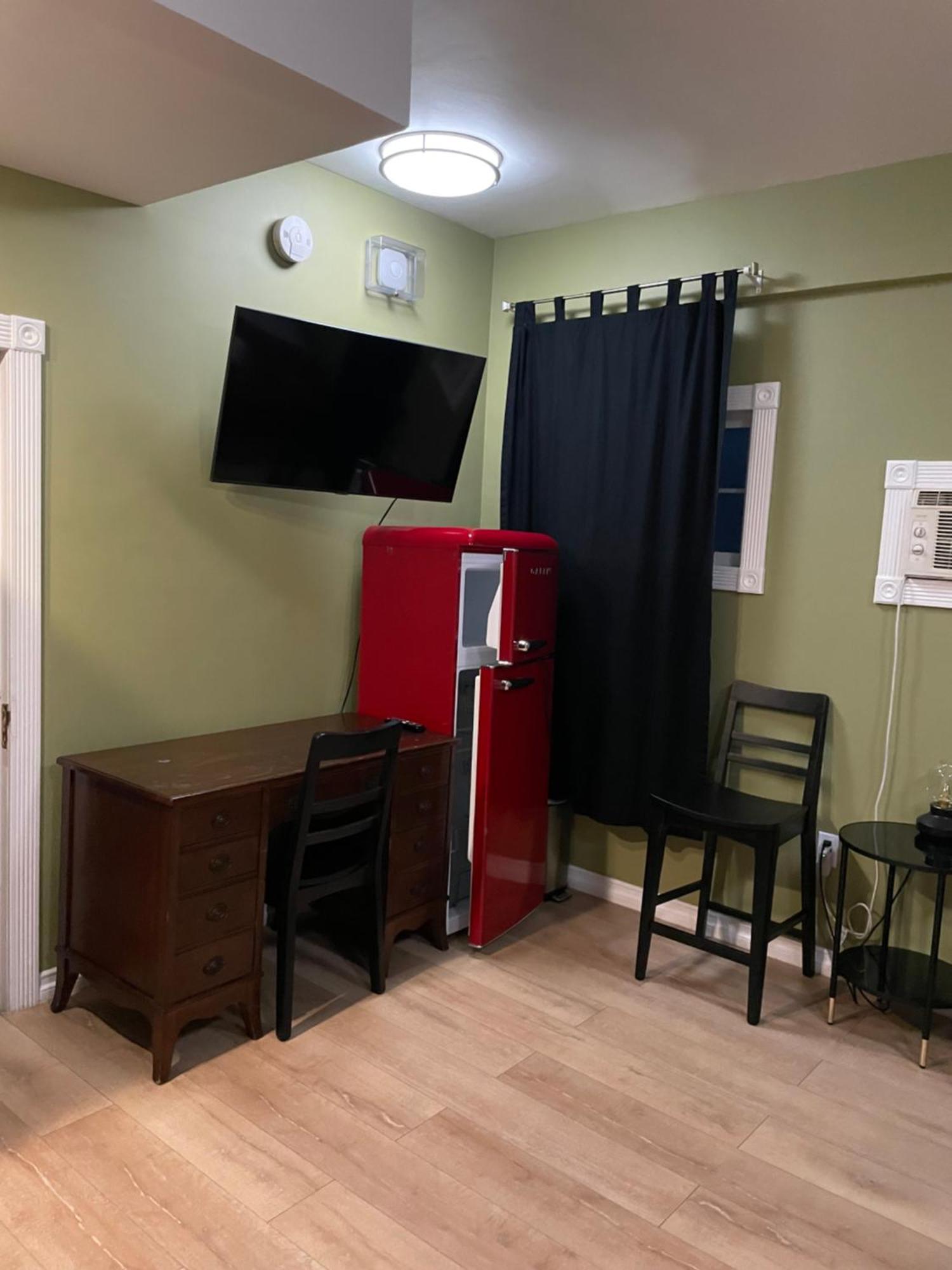 Homestay Private W/ Private Full Bathroom & Wifi & Ac & Shared Kitchen In Angeles Los Angeles