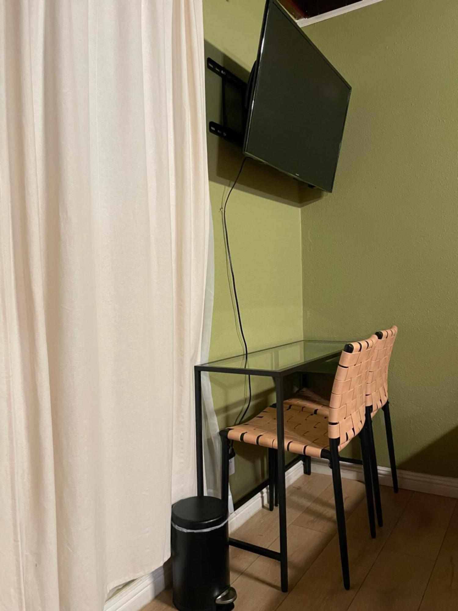 Private In La With Free Wifi And Tv With Shared Kitchen Los Angeles