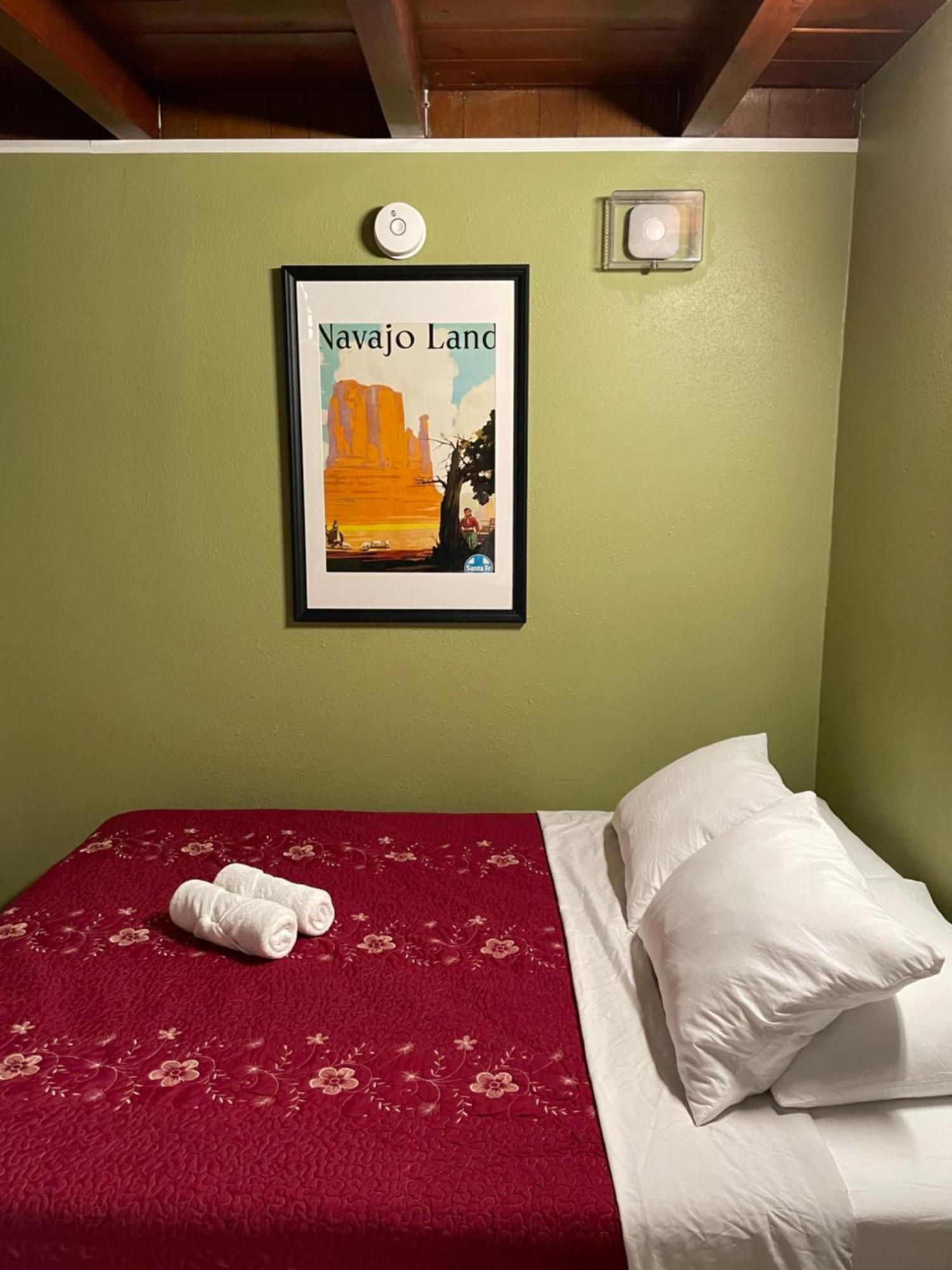 Private In La With Free Wifi And Tv With Shared Kitchen *