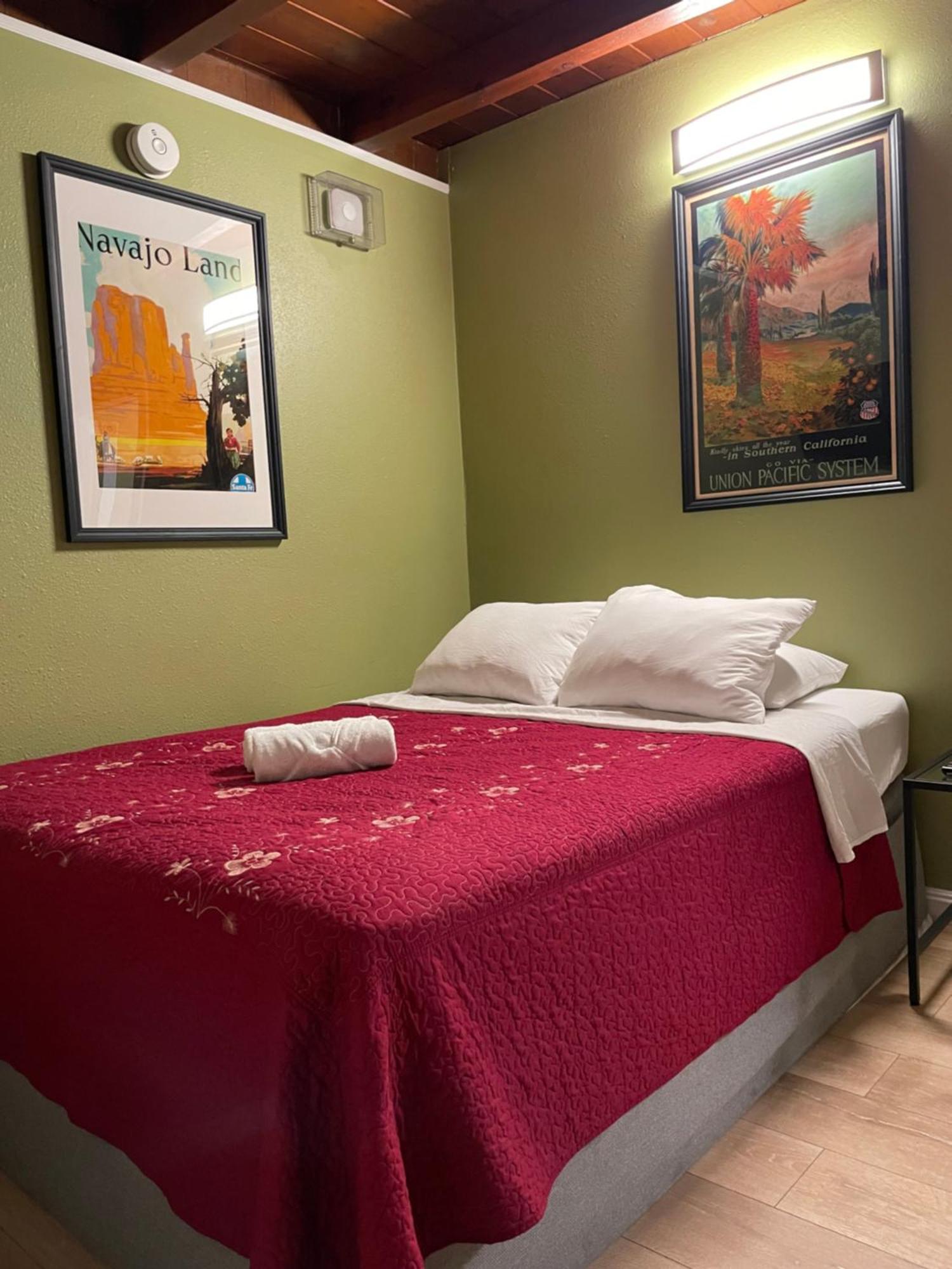 Homestay Private In La With Free Wifi And Tv With Shared Kitchen Los Angeles