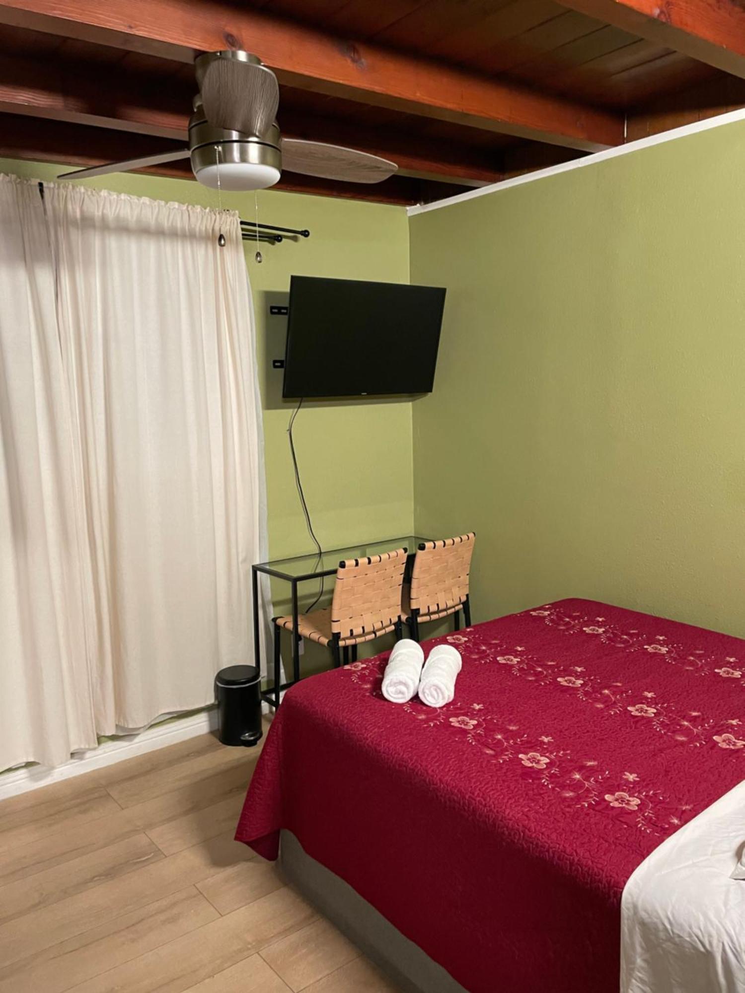 Private In La With Free Wifi And Tv With Shared Kitchen * Los Angeles