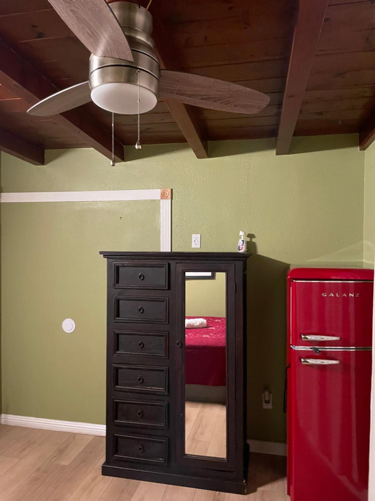 Private In La With Free Wifi And Tv With Shared Kitchen Homestay Los Angeles