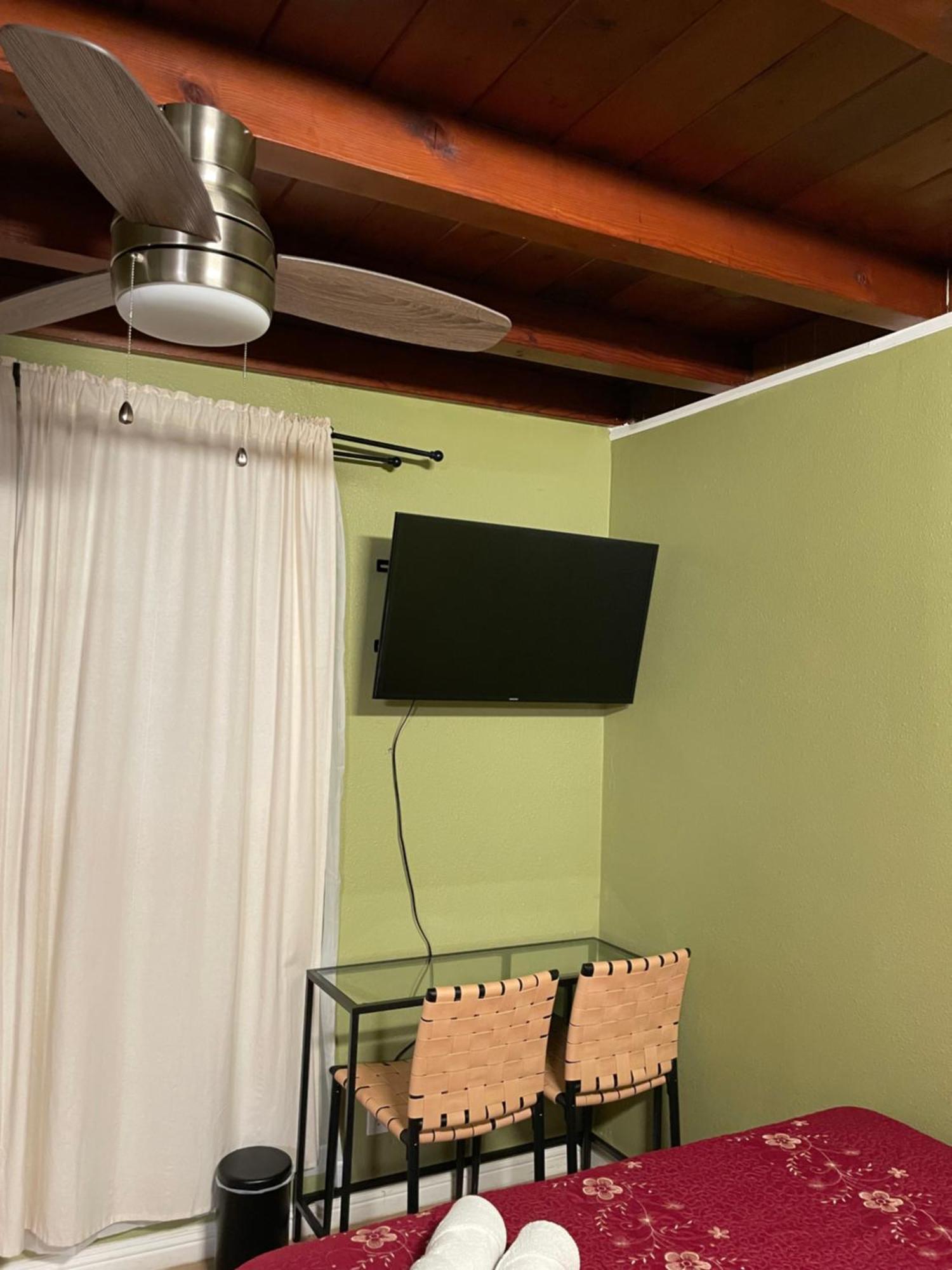 Private In La With Free Wifi And Tv With Shared Kitchen Los Angeles