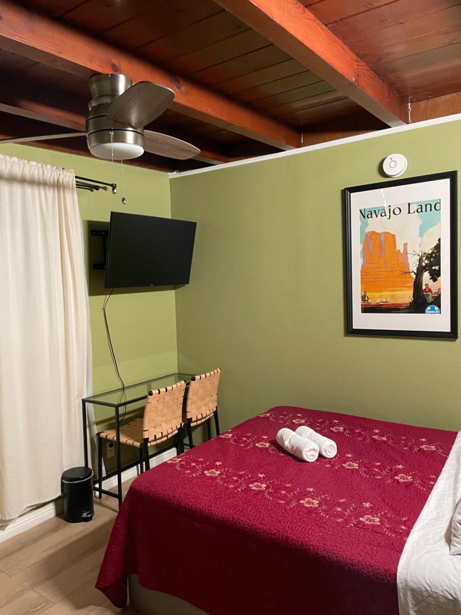Private In La With Free Wifi And Tv With Shared Kitchen Homestay Los Angeles