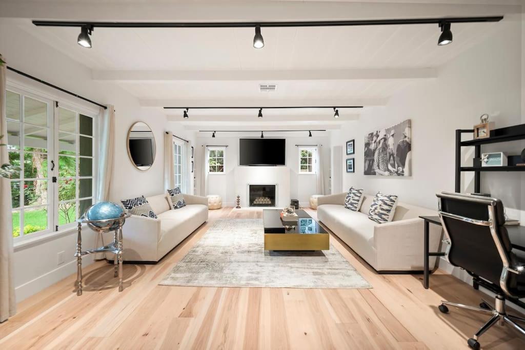 Chic 3br Oasis In City:toluca Adjacent Los Angeles