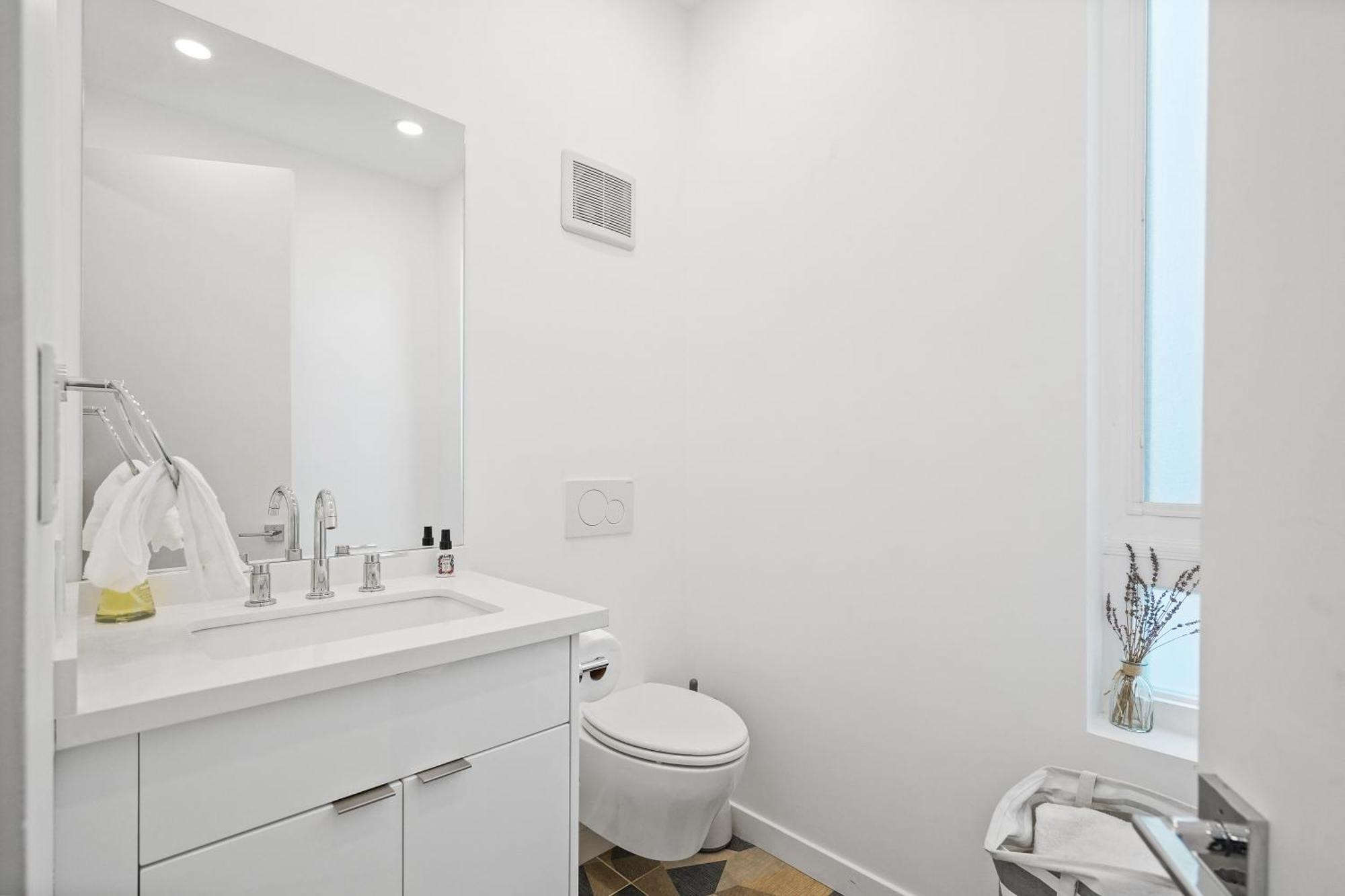 Eye-opening And Ultra-secure Luxury Hollywood Bed & Breakfast *