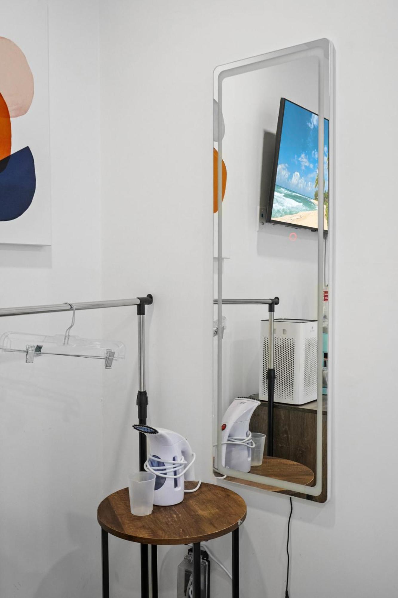 Bed & Breakfast Eye-opening And Ultra-secure Luxury Hollywood *